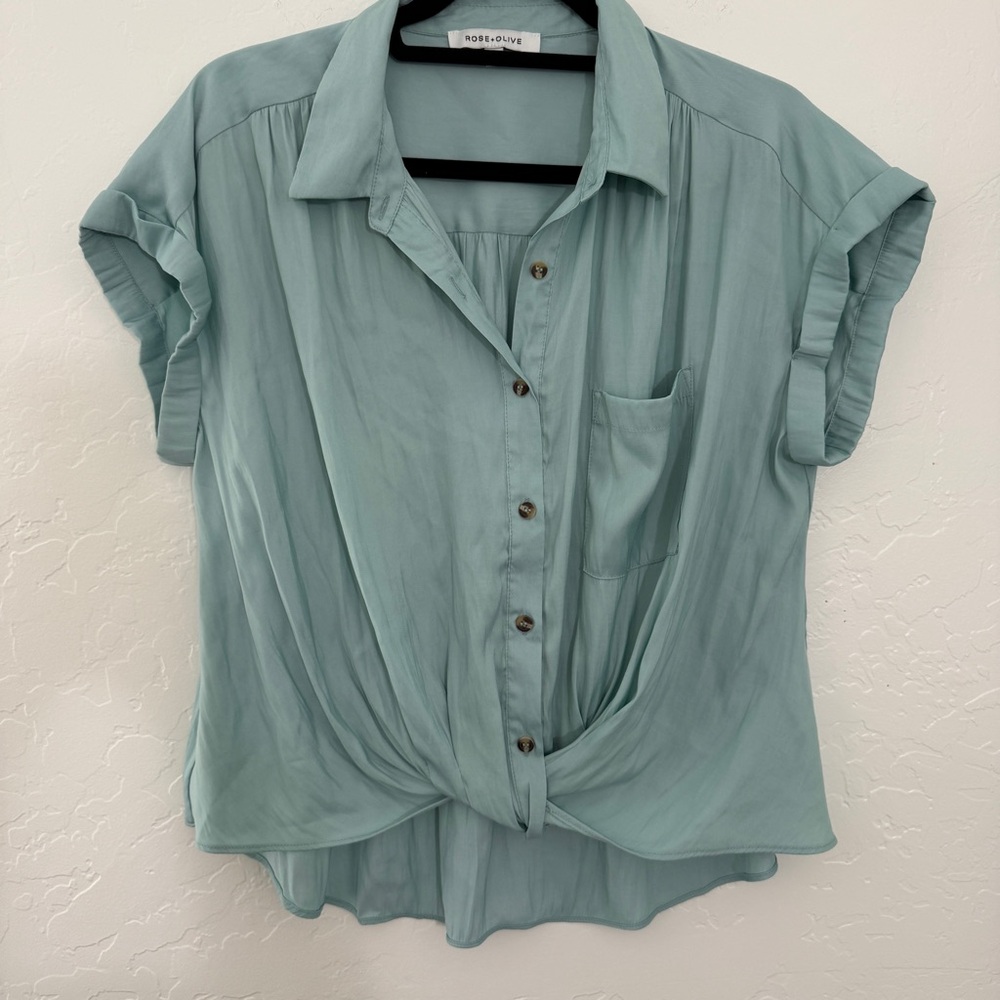 🌿 Rose + Olive Women’s Blouse – Sage Green Button Front Top (Size L)